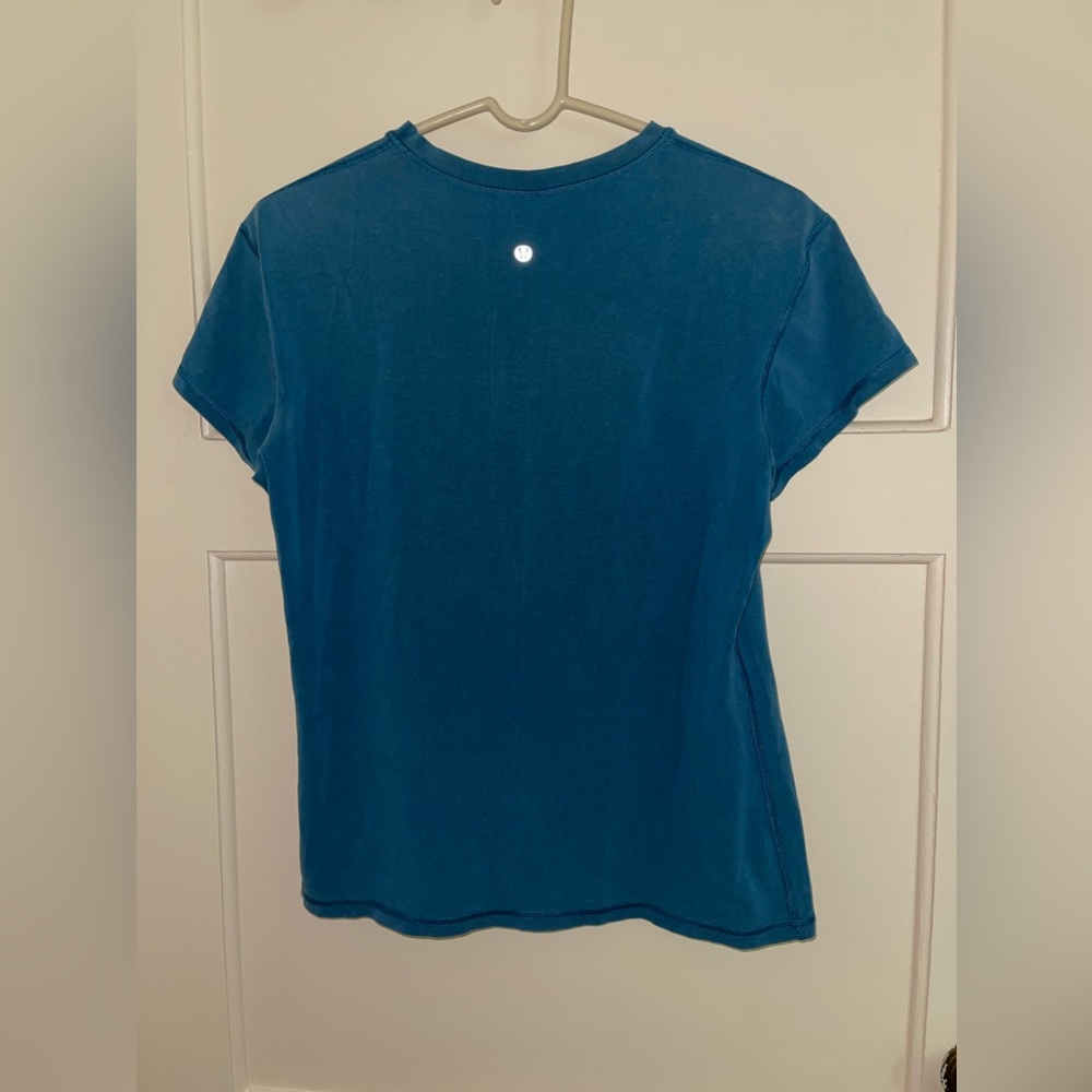 Lululemon short sleeve shirt - Picture 2 of 3